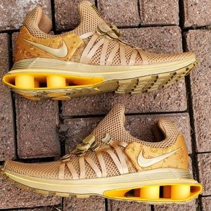 NIKE SHOX women's size 9 gorgeous gold